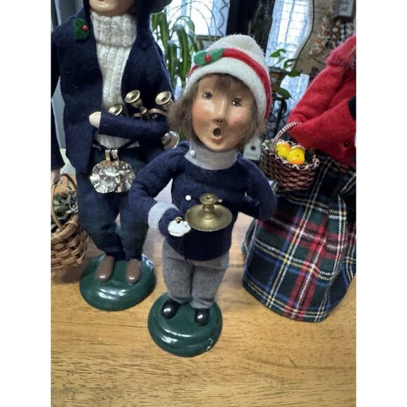 Byers Choice Ltd The Carolers Lot of 3 Figures Man Women Kid Retired dated 1998 - Picture 3 of 6